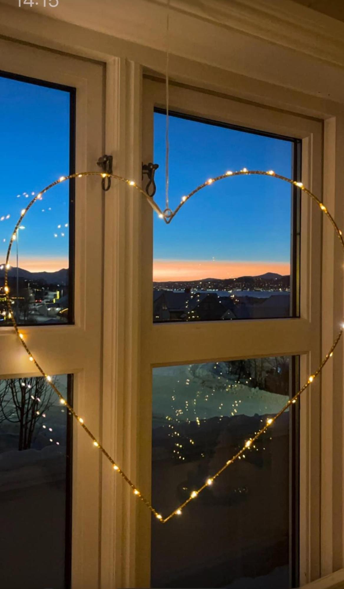 Apartment House With A Beautiful Seaview Tromso