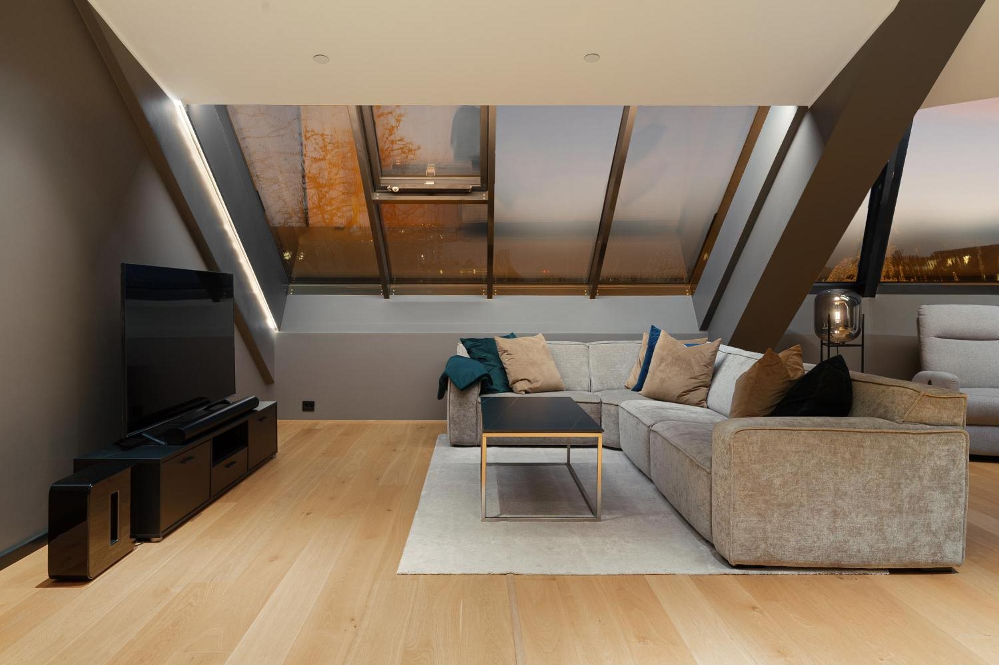 Arctic Homes - The Royal Palace Apartment *