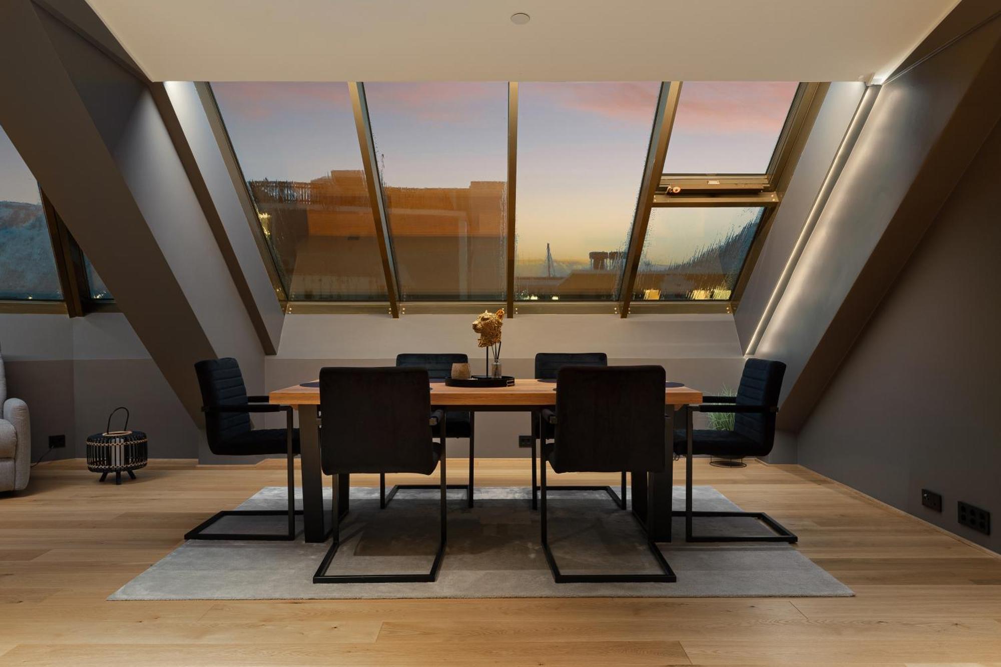 Arctic Homes - The Royal Palace Apartment Tromso