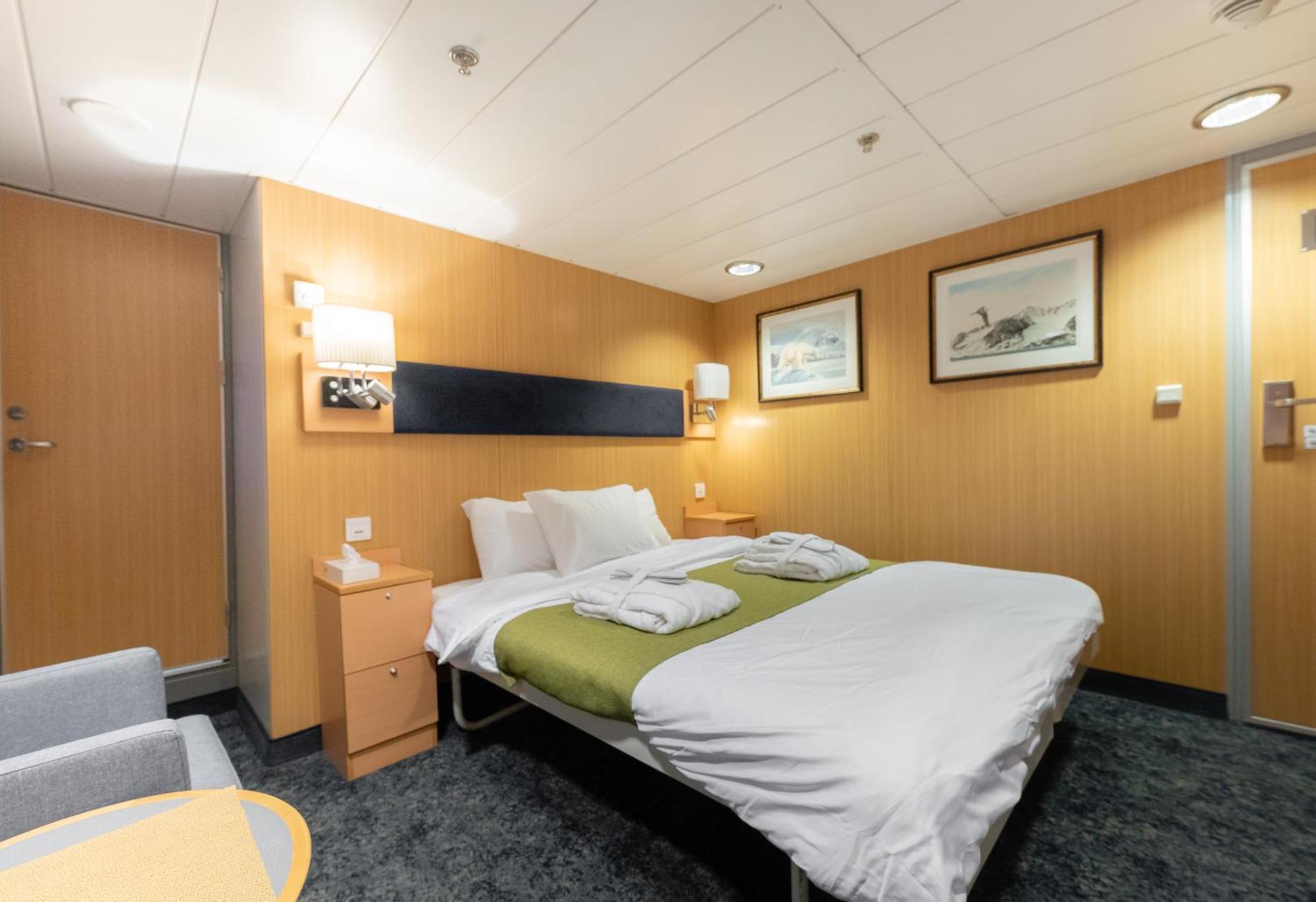 24hrs Northern Lights & Whale Watching Cruise Tromso