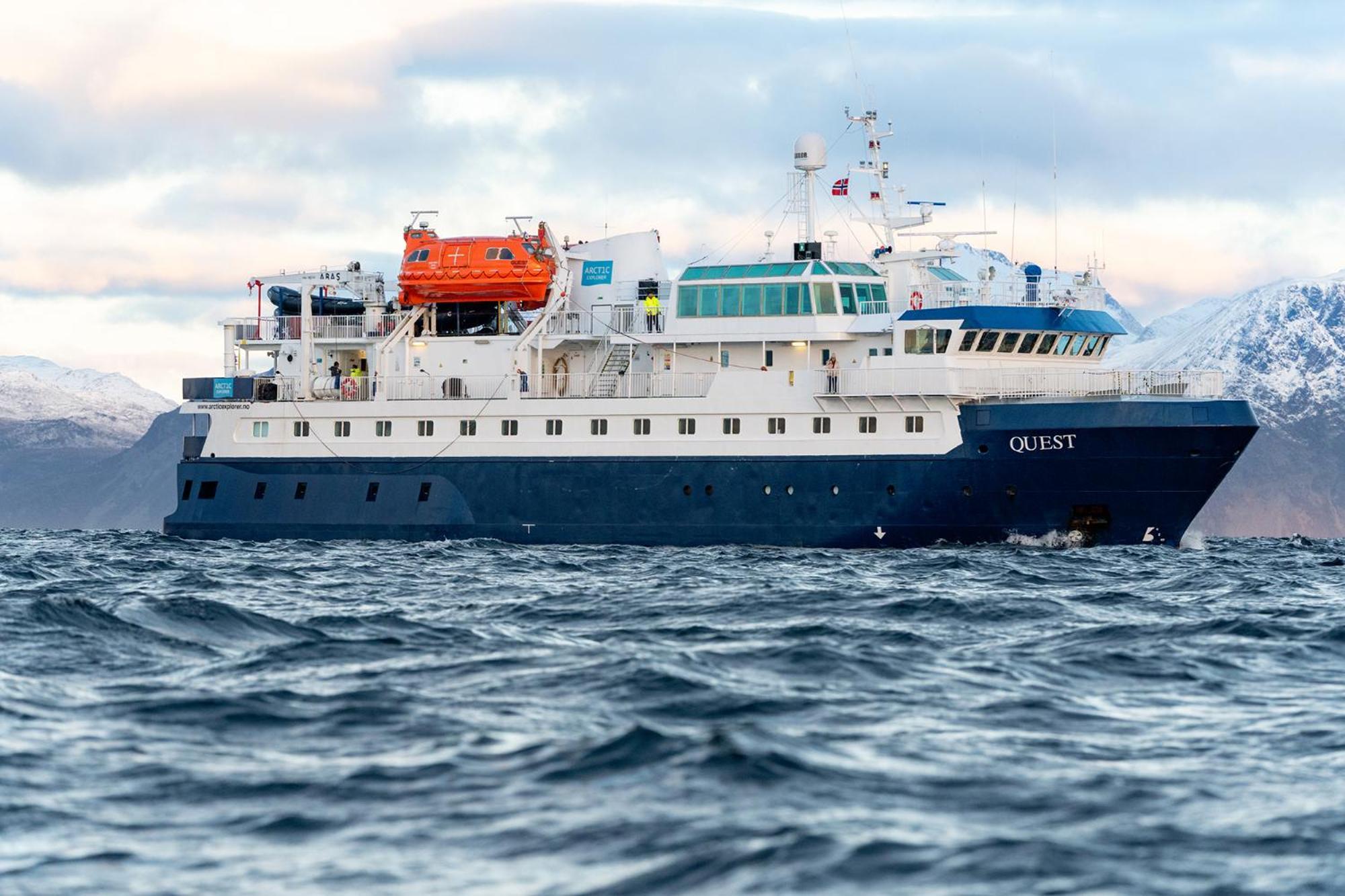24hrs Northern Lights & Whale Watching Cruise Botel *