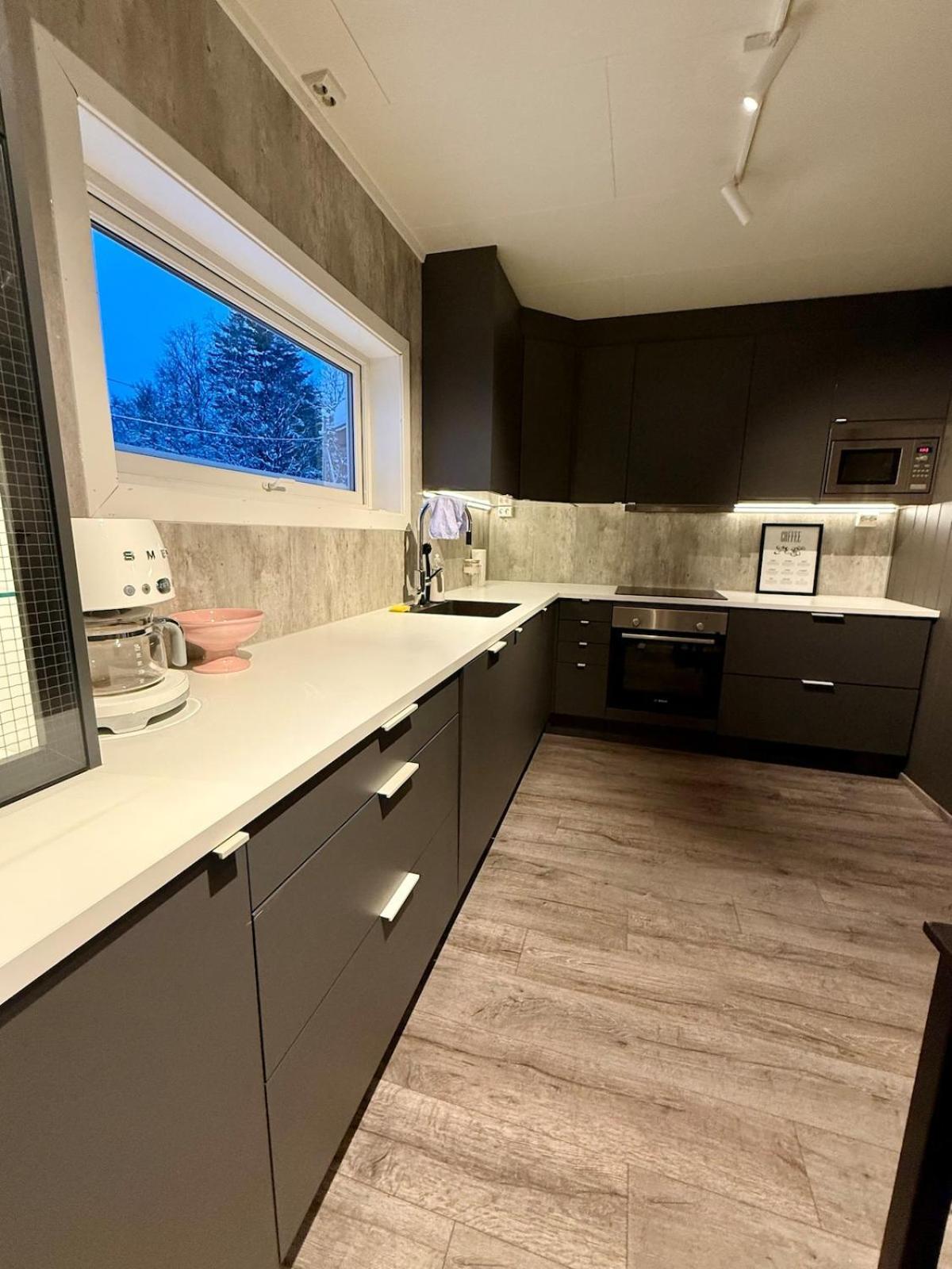 Alfheim Apartment, Central, Free Parking, Free Wifi * Tromso