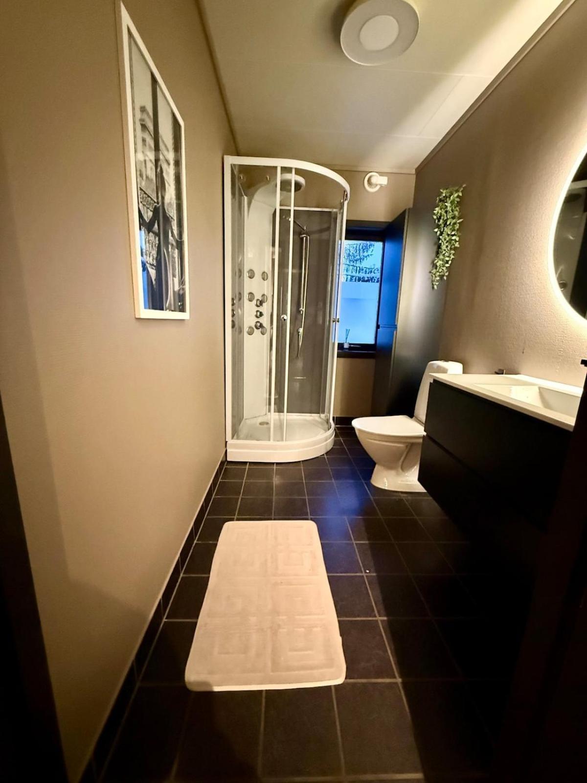 Alfheim Apartment, Central, Free Parking, Free Wifi Apartment Tromso