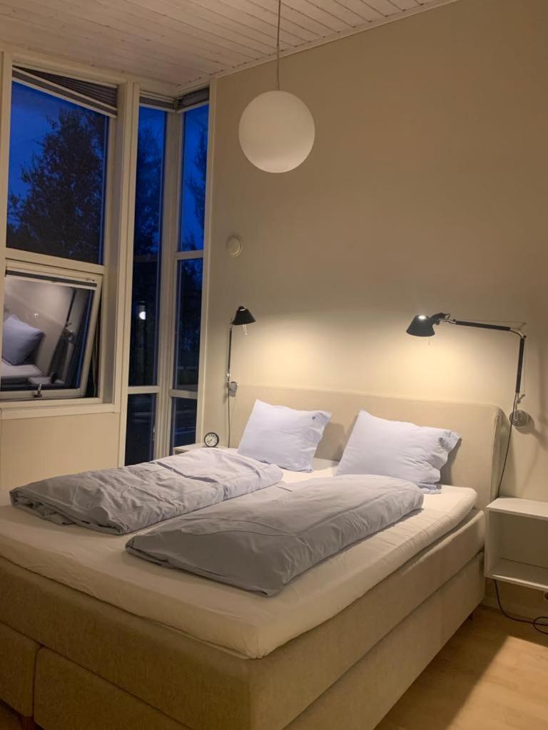 Spektakulaer Naert Sentrum Og Prestvannet Tromsø