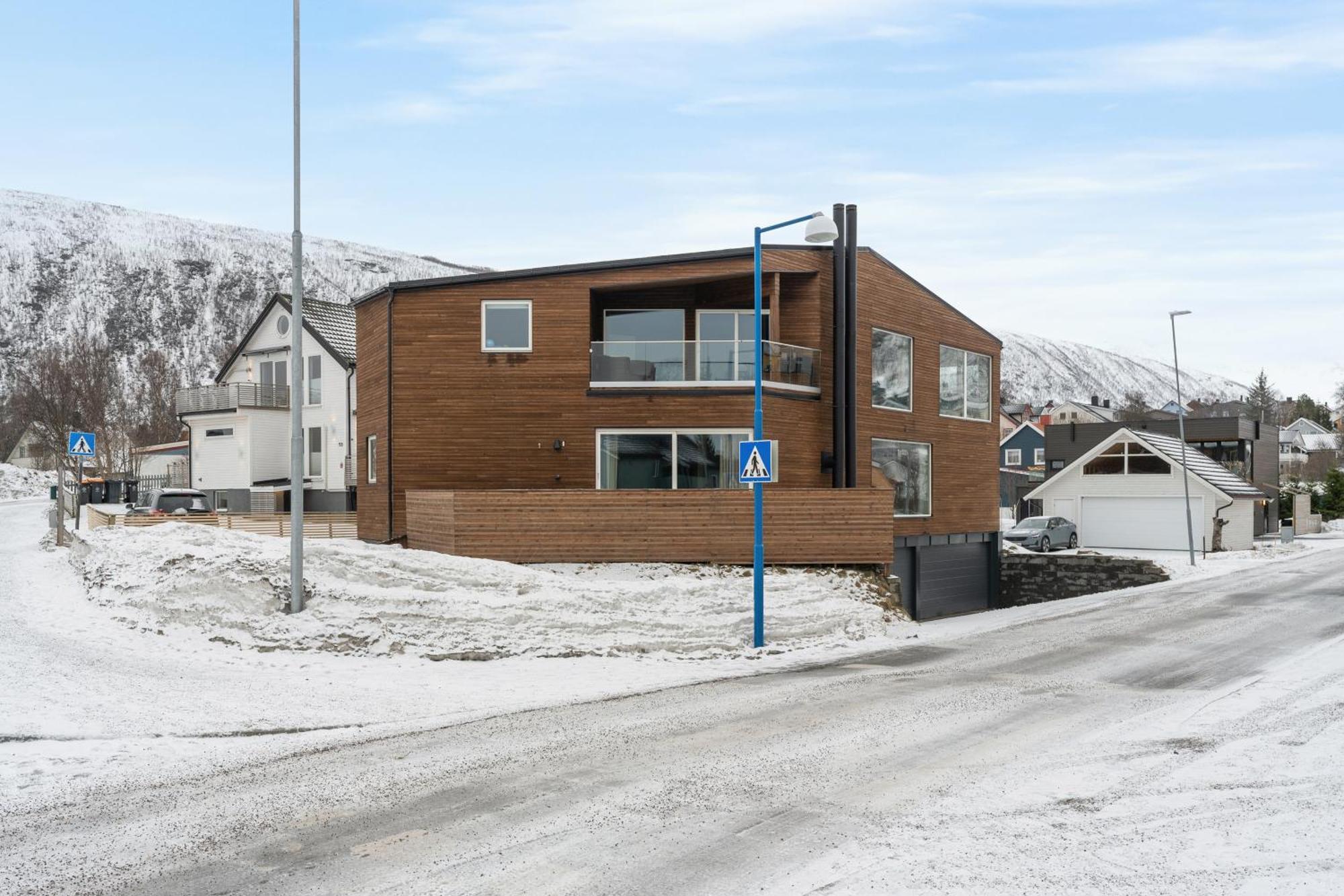Luxury L Perfect For Large Groups L Quiet And Free Garage Apartment