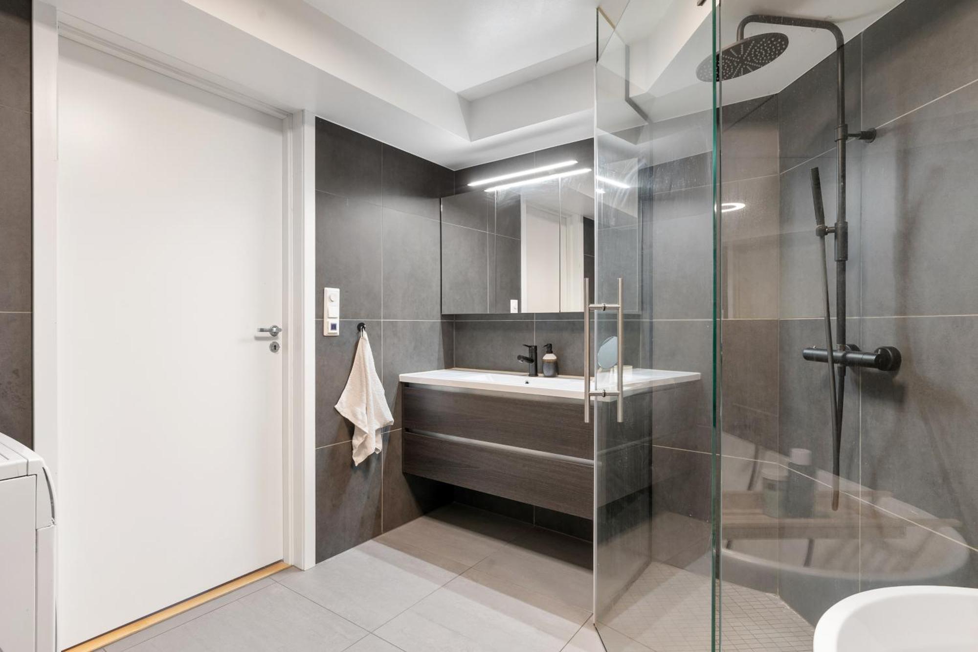 Luxury L Perfect For Large Groups L Quiet And Free Garage Apartment *