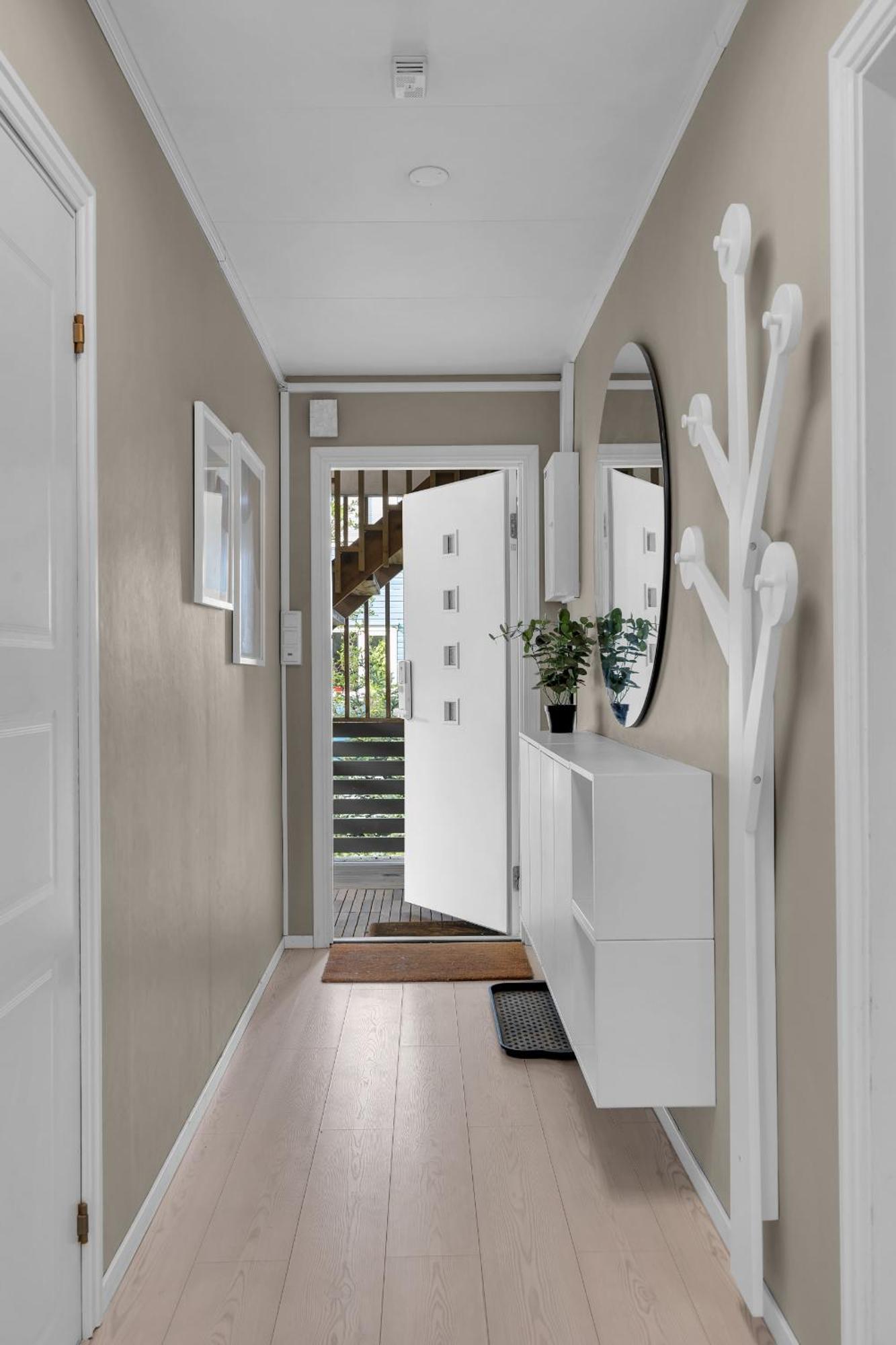 Modern Three-room Close To The Center