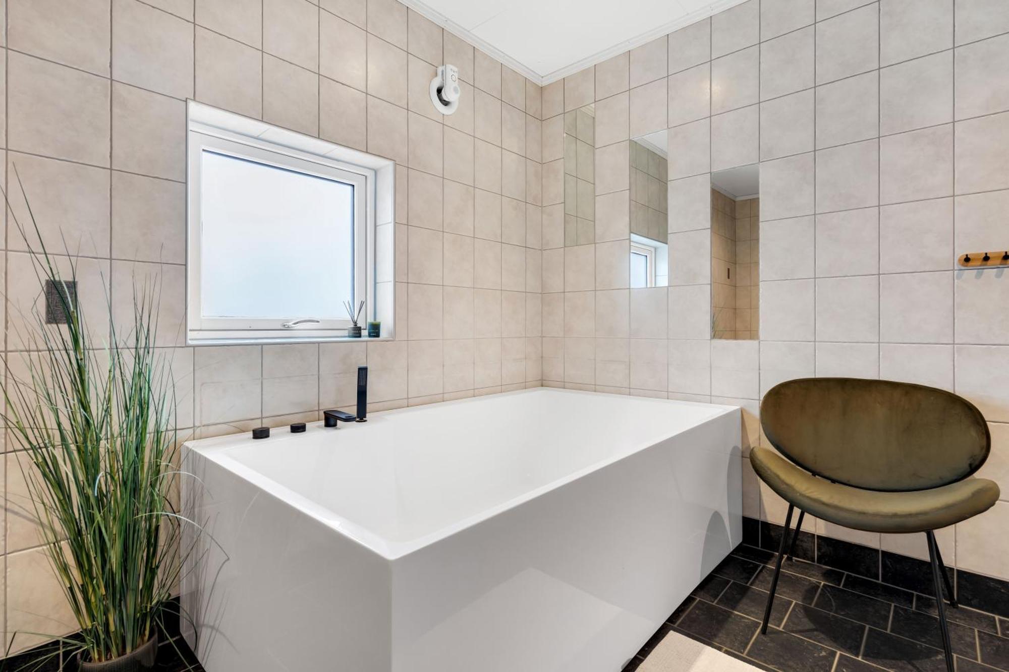 Apartment Spacious - Free Parking