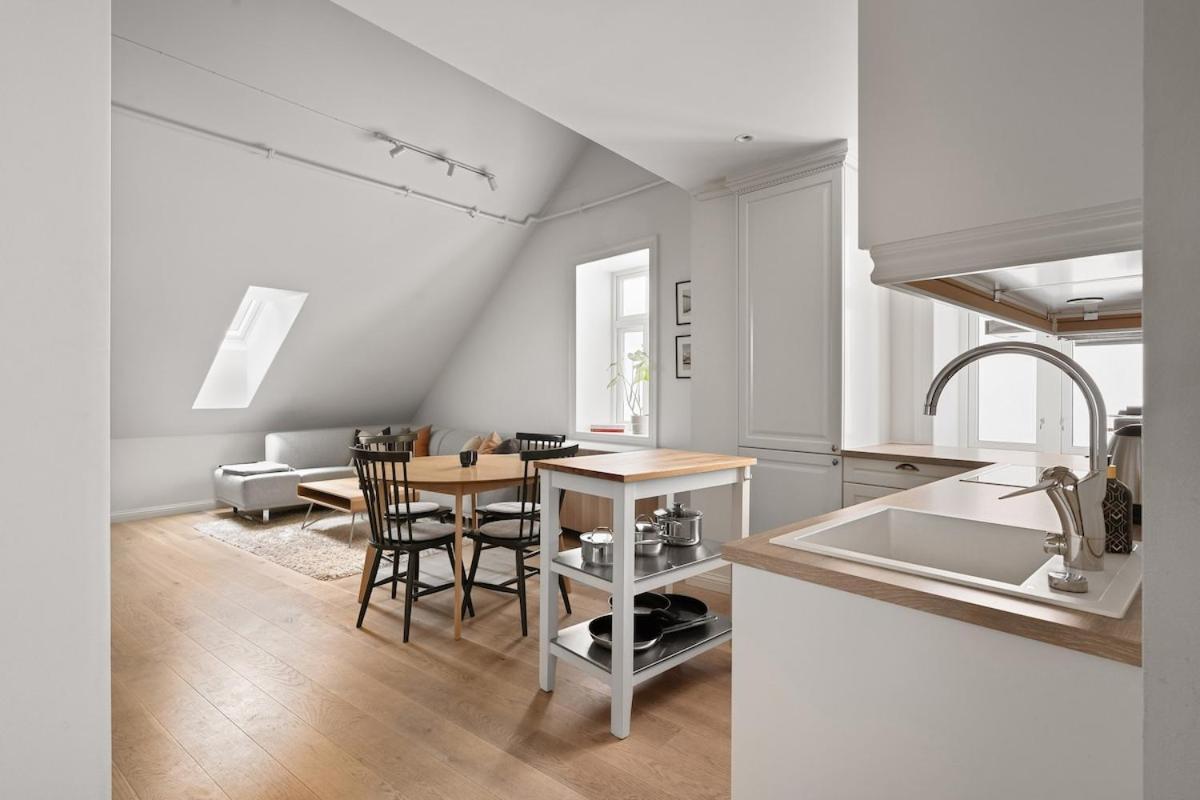 Apartment Modern On The Main Shopping Street