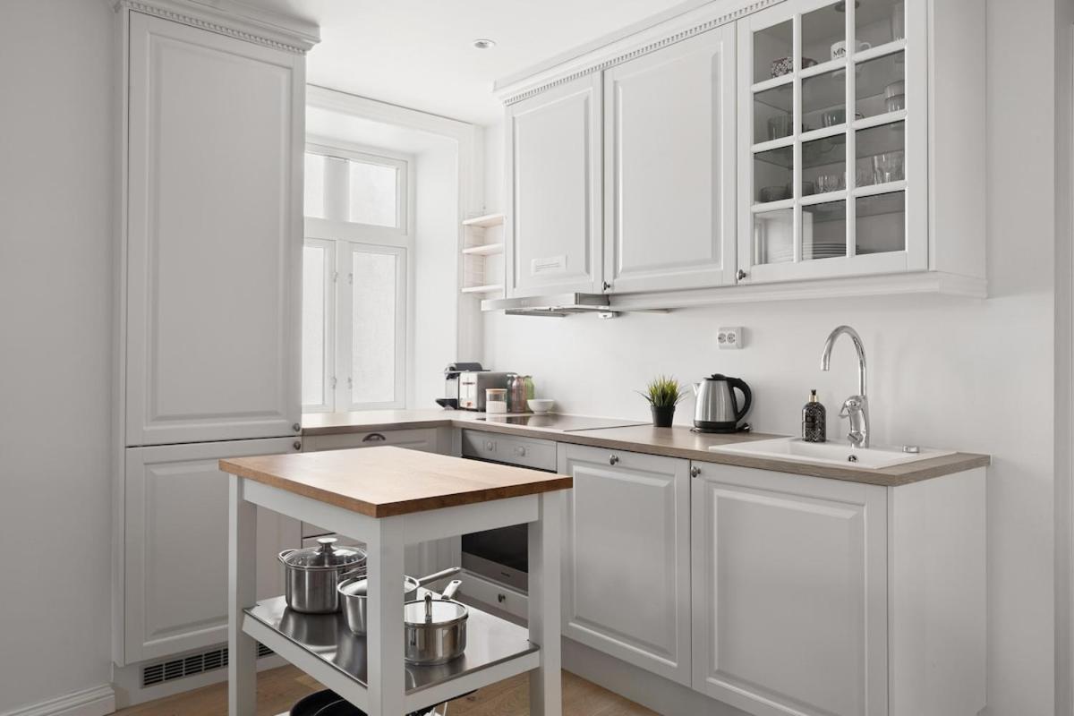 Modern On The Main Shopping Street Apartment