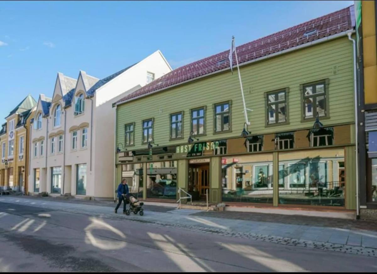 Modern On The Main Shopping Street Apartment *