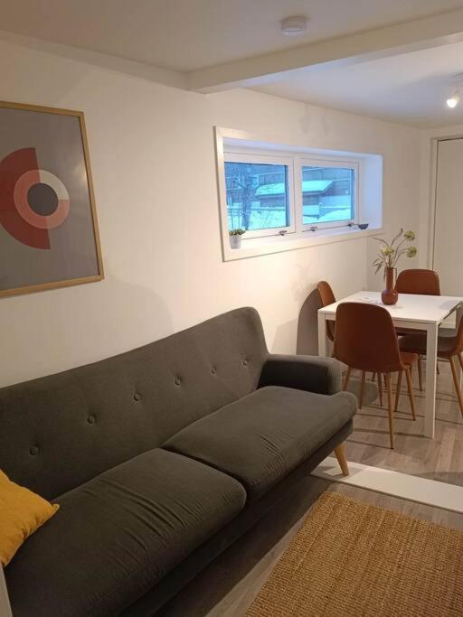 Cozy Close To Downtown