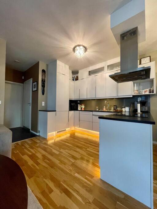Apartment Cozy Home, Quiet Neighbourhood *