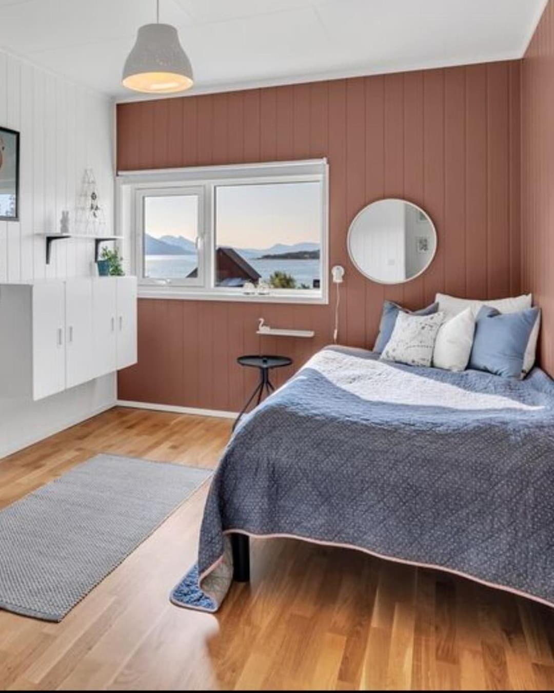 Spacious House With Sea And Mountain Views