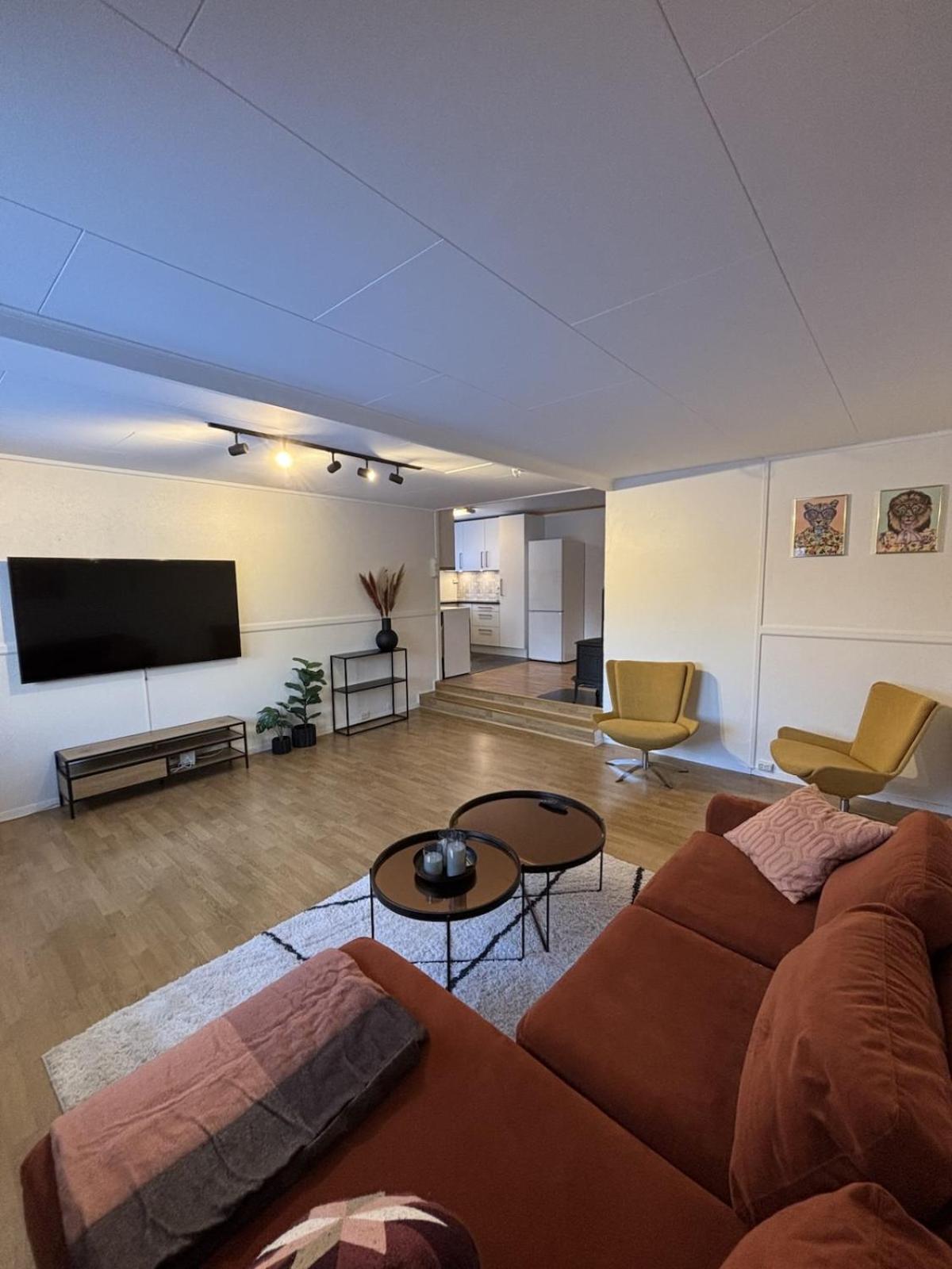 Big With Free Parking Apartment *