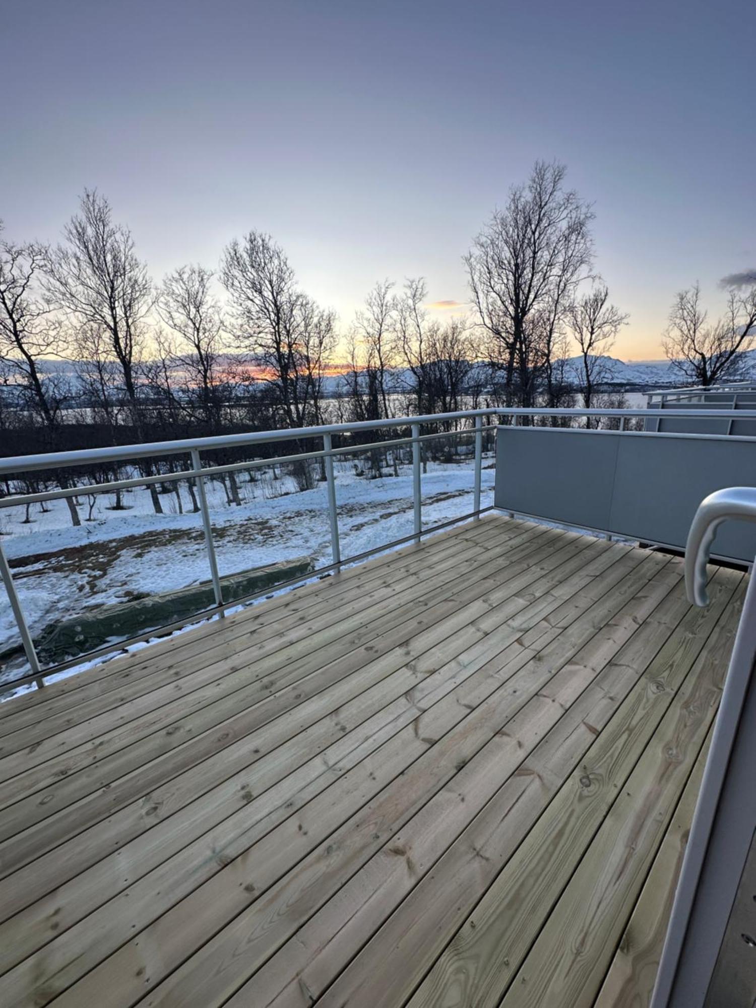 Apartment Beautiful View With A Walking Distance To Everything *