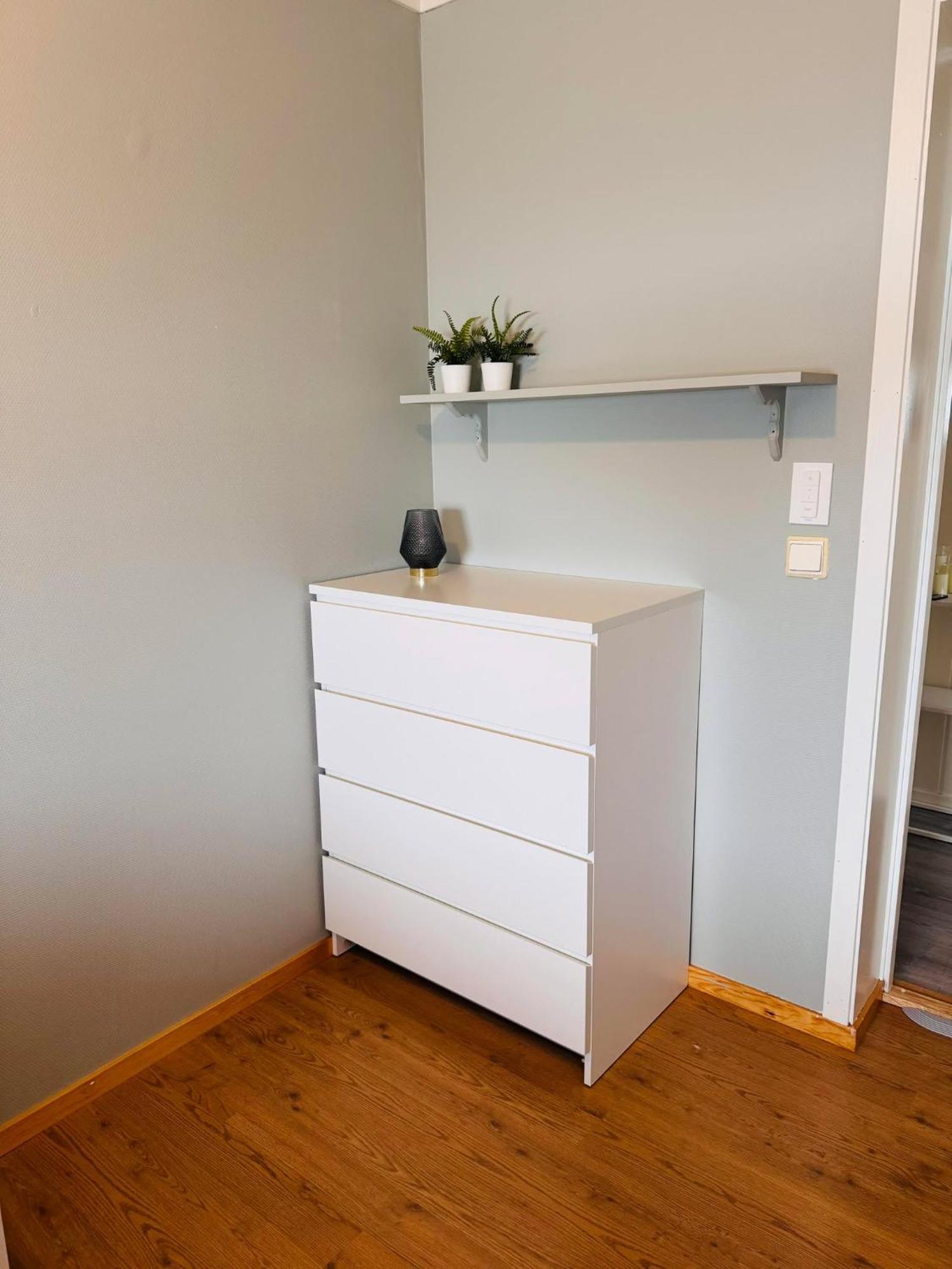 Modern 2 Bedroom Luxury King Bed, New Queen Bed, Free Parking, Perfect For Aurora Hunting And Exploring Kvaloya, Tromso, And Surrounding Islands Year-round