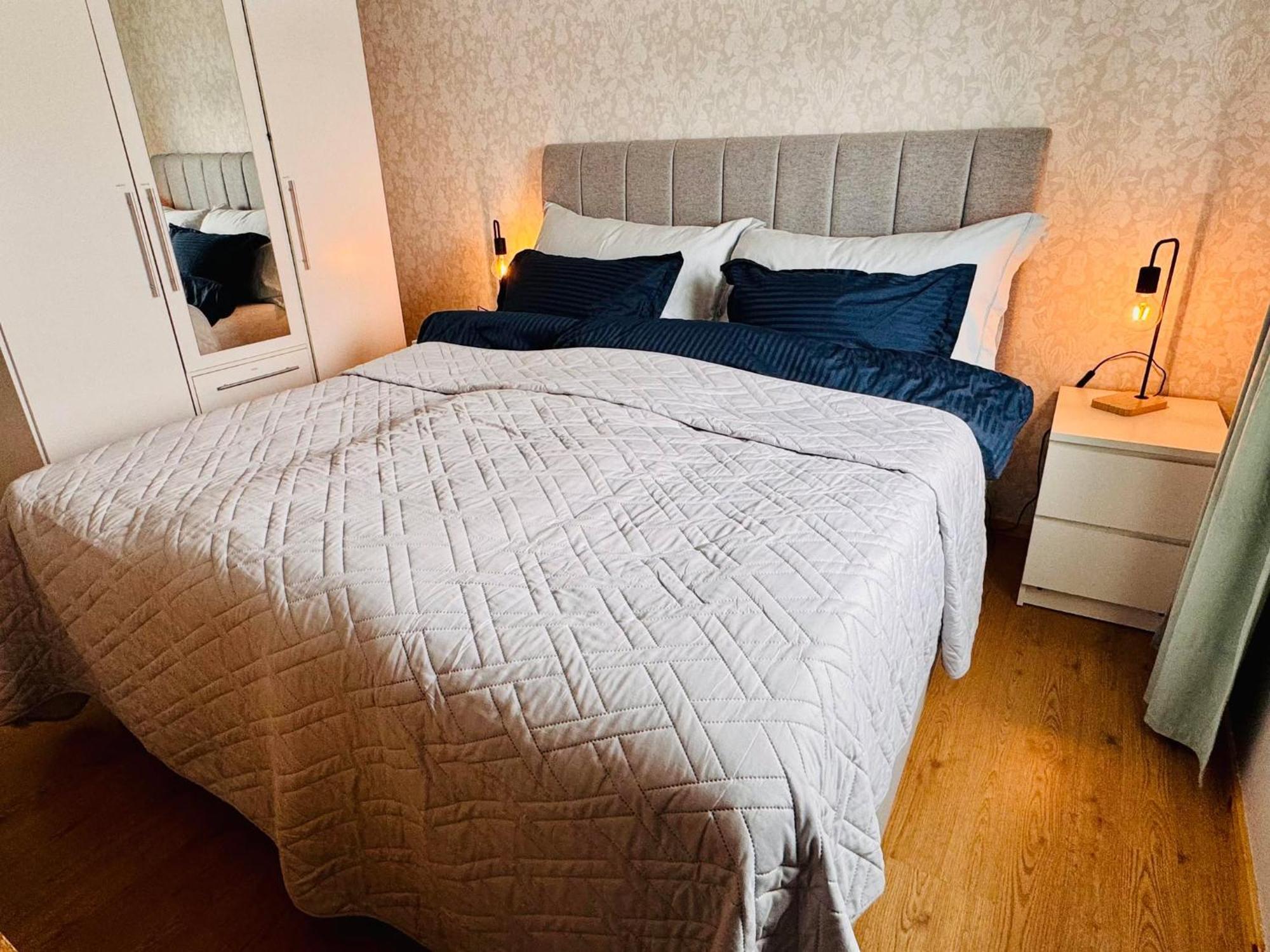 Modern 2 Bedroom Luxury King Bed, New Queen Bed, Free Parking, Perfect For Aurora Hunting And Exploring Kvaloya, Tromso, And Surrounding Islands Year-round Appartement Tromsø
