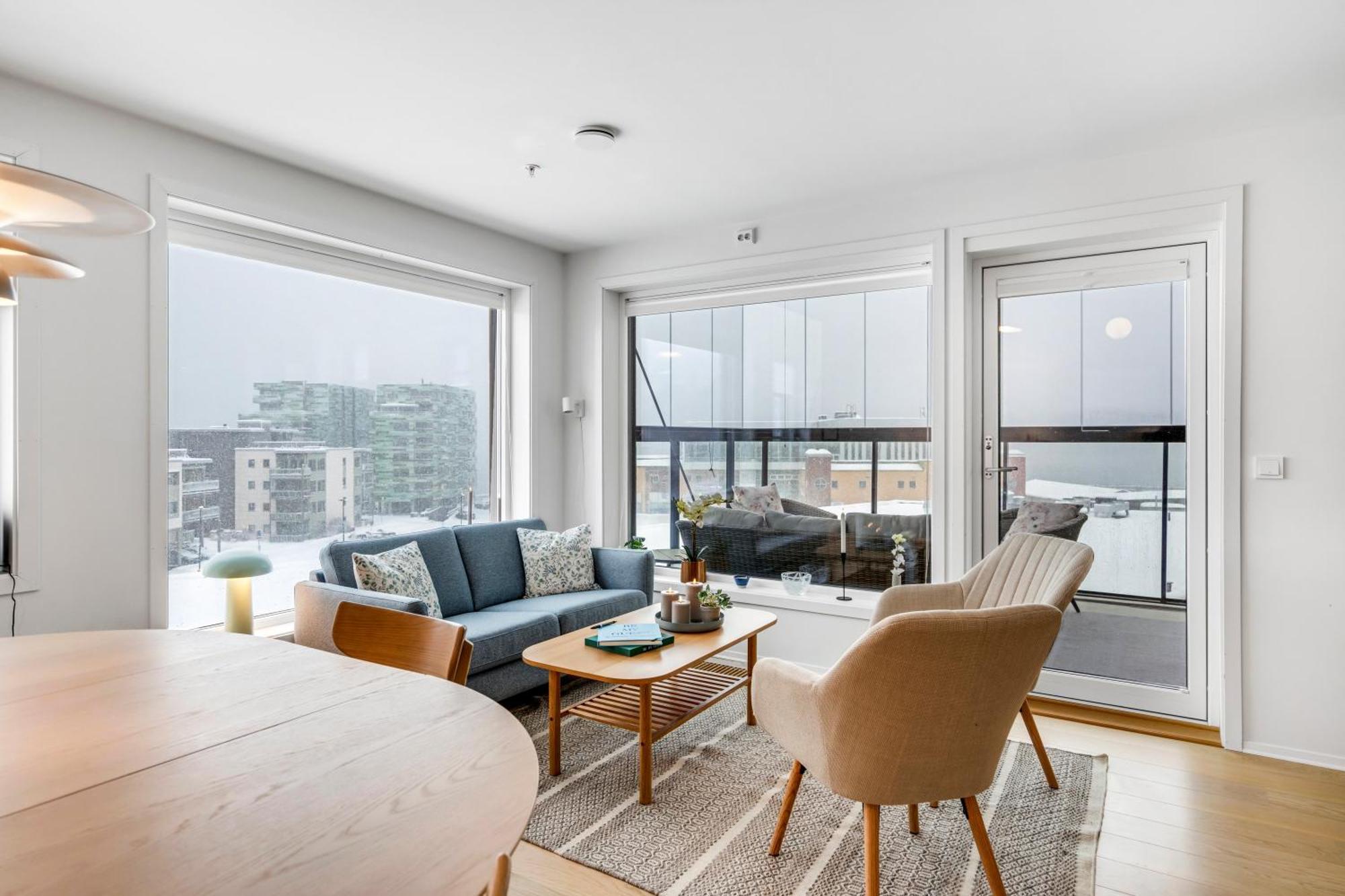 Apartment Modern Escape I Great Location I Balcony View *
