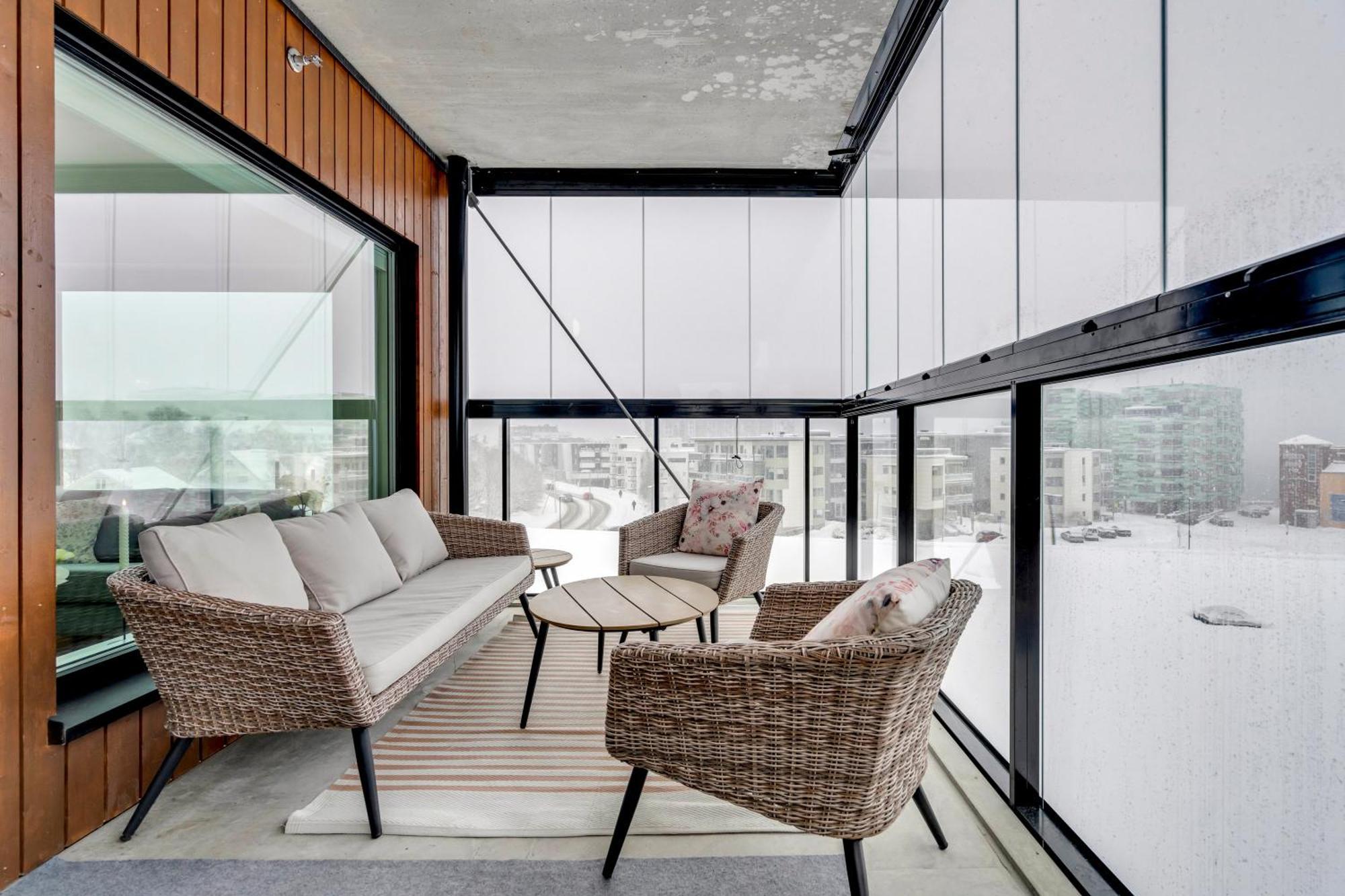Modern Escape I Great Location I Balcony View Apartment *