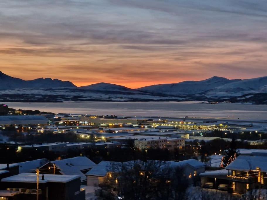 Sentralt I Med Parkering, Egen Inngang * Tromso