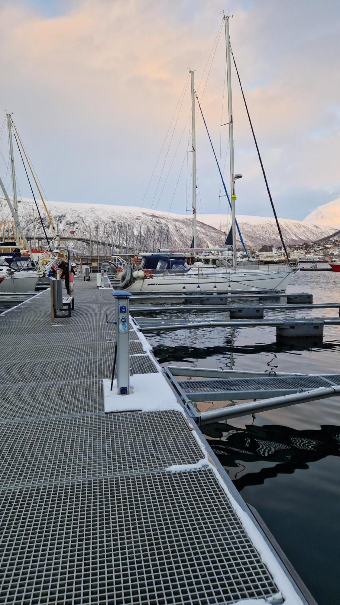 Barents Sail Sailboat Lomvi *