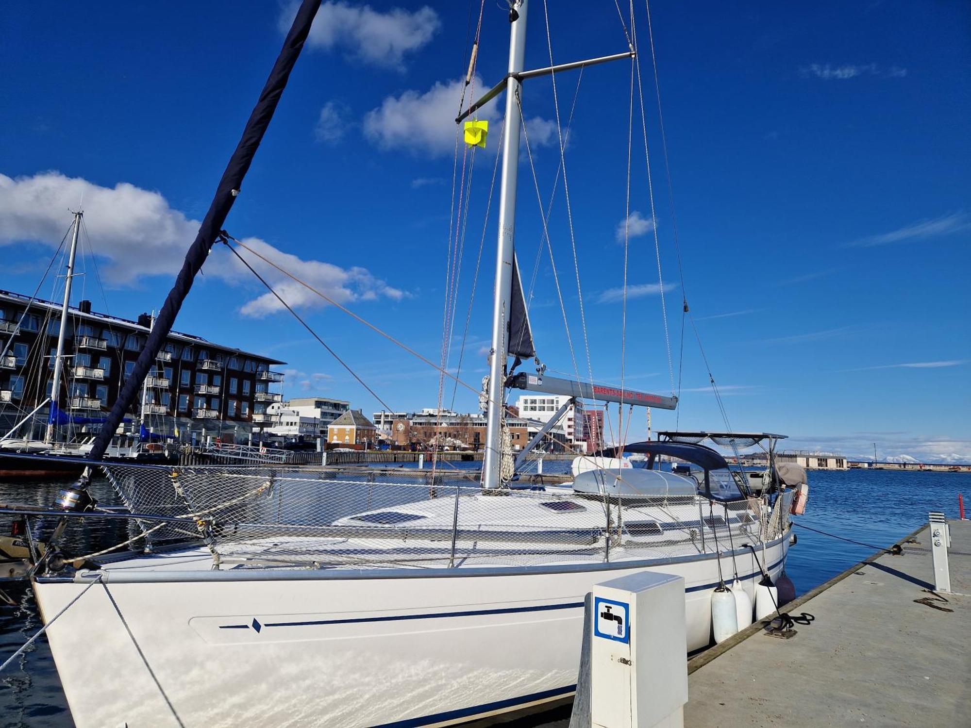 Botel Barents Sail Sailboat Lomvi