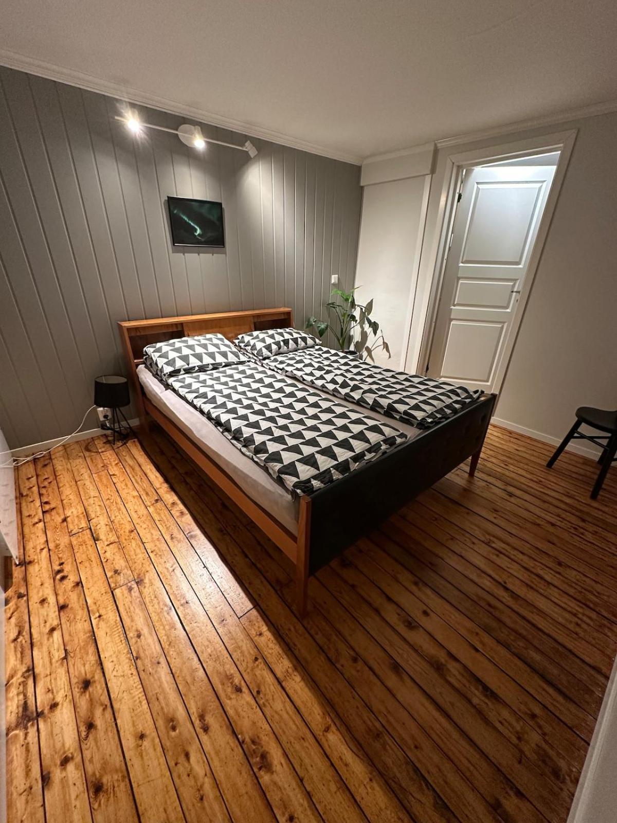 Cozy 2-bedroom In The Centre Apartment *