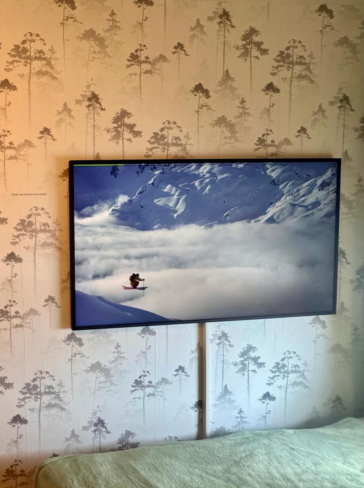 Modern 2 Bedroom Luxury King Bed, New Queen Bed, Free Parking, Perfect For Aurora Hunting And Exploring Kvaloya, Tromso, And Surrounding Islands Year-round Appartement