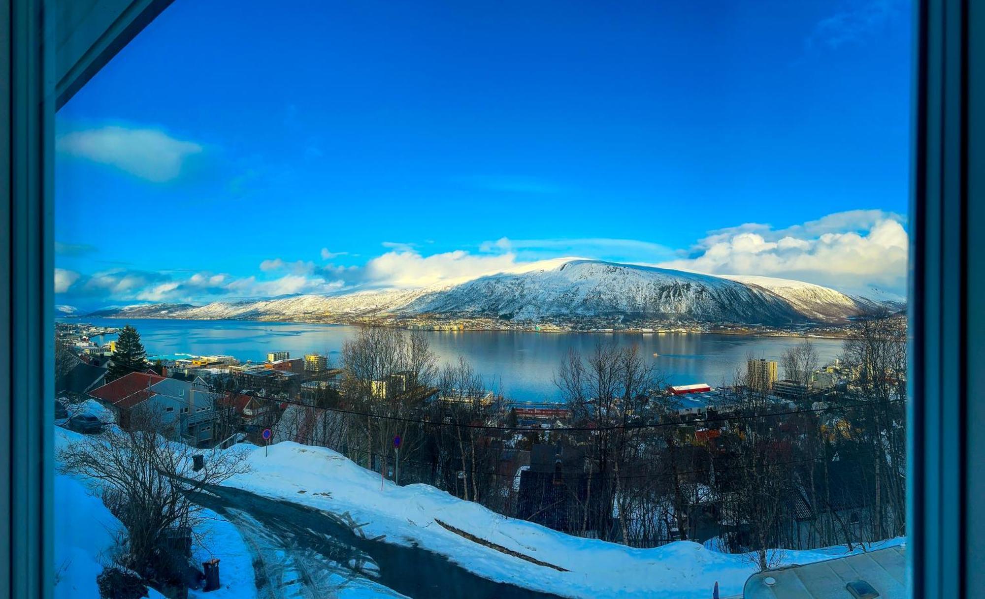 Modern Fjord View Apartment Tromso