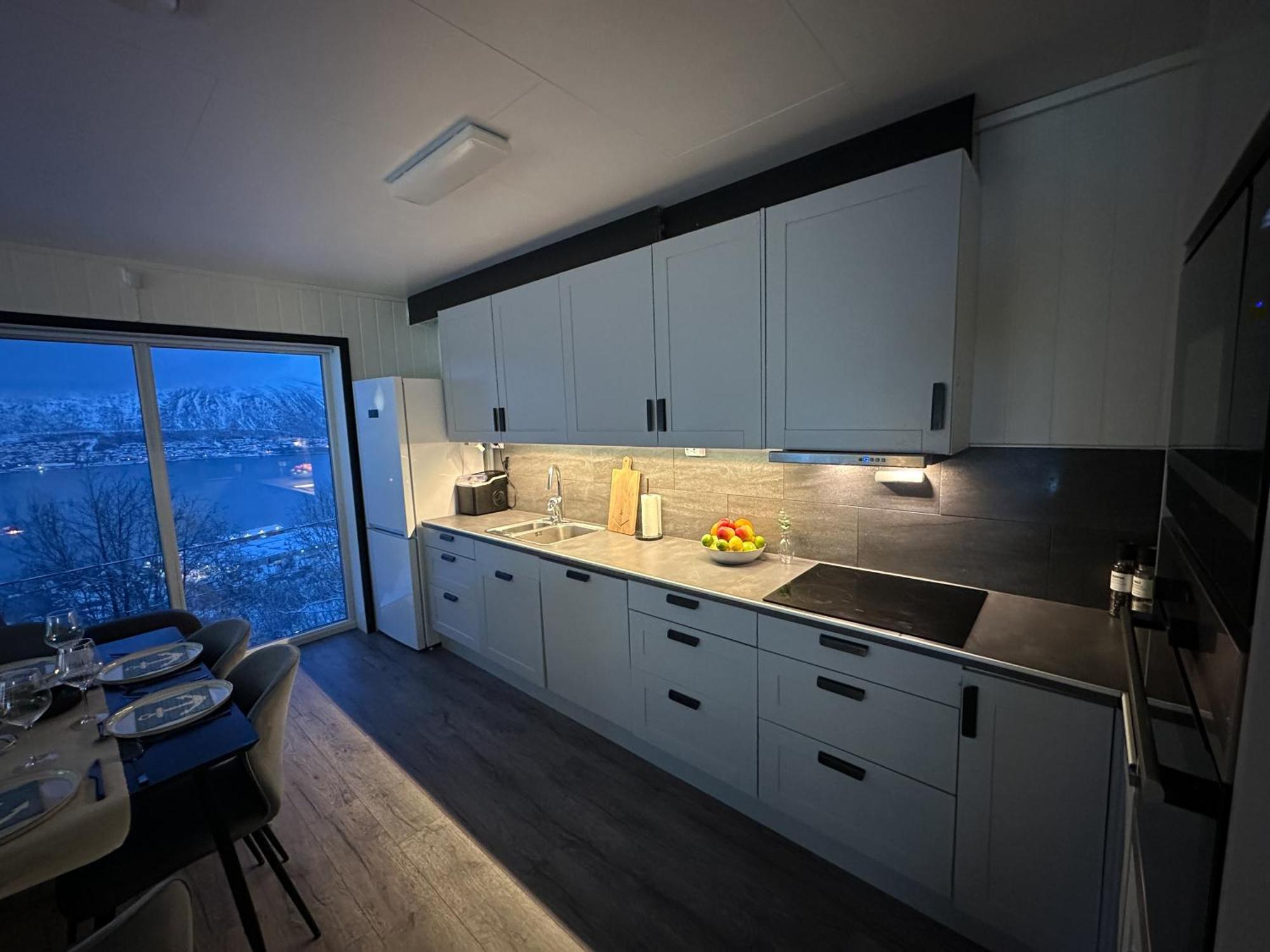 Modern Fjord View Apartment Tromso