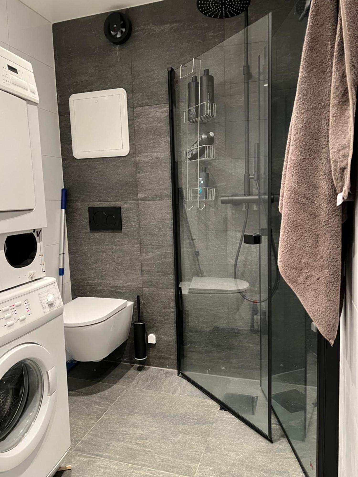 Apartment Moderne Liten Pa Toppen Av Tromsoyen