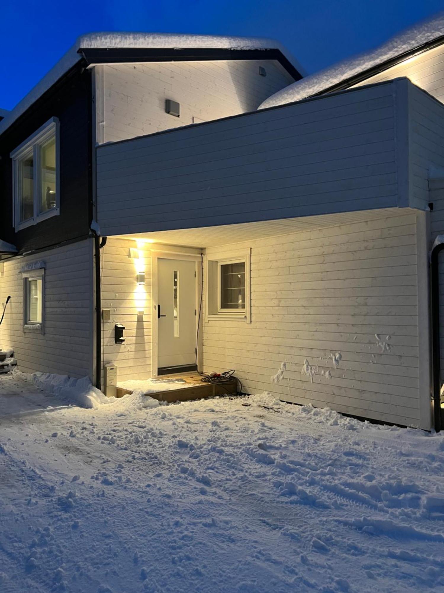 Moderne Liten Pa Toppen Av Tromsoyen Apartment Tromso