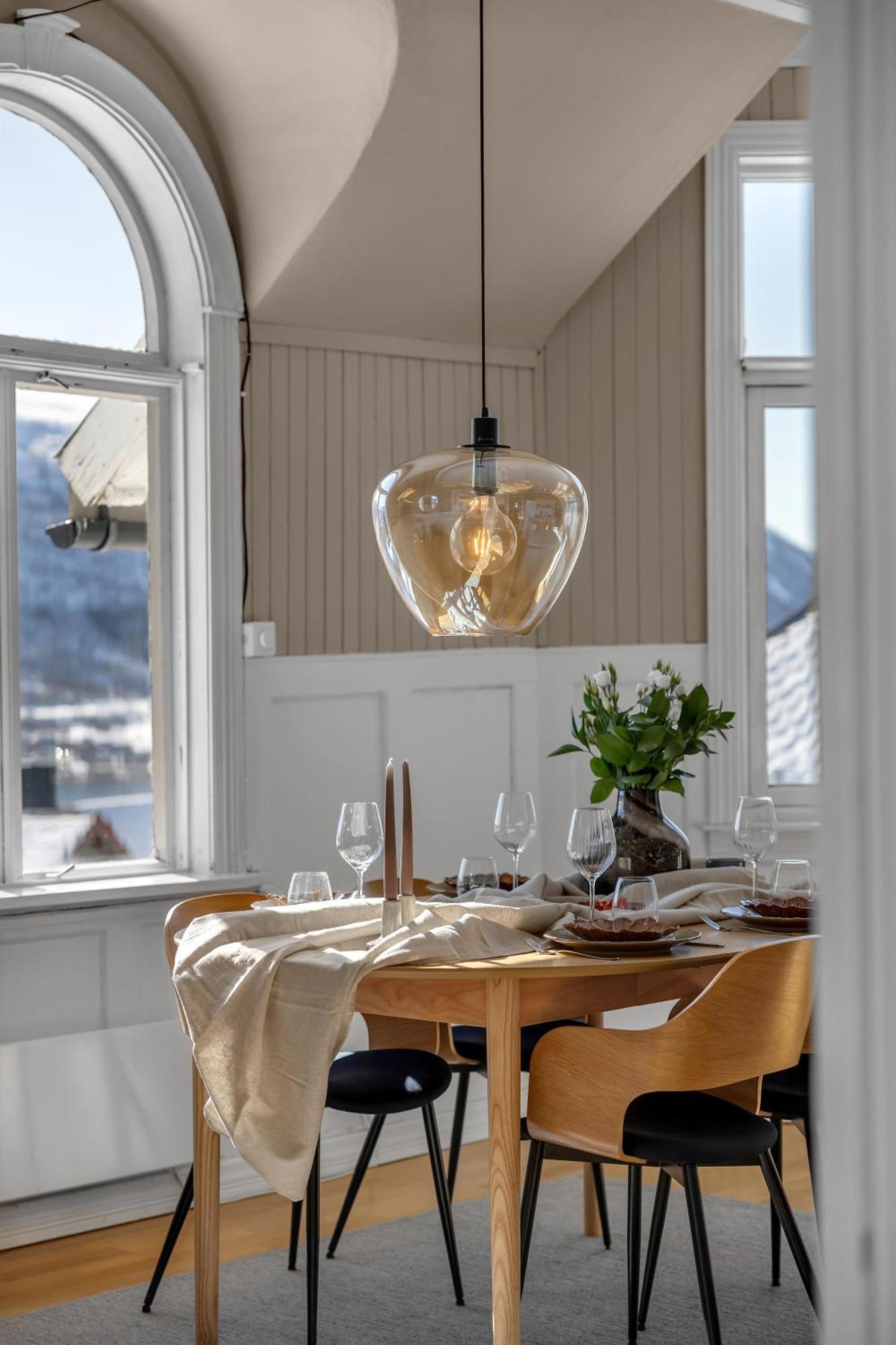 Lovely Center With Amazing Views And Free Parking! Tromso