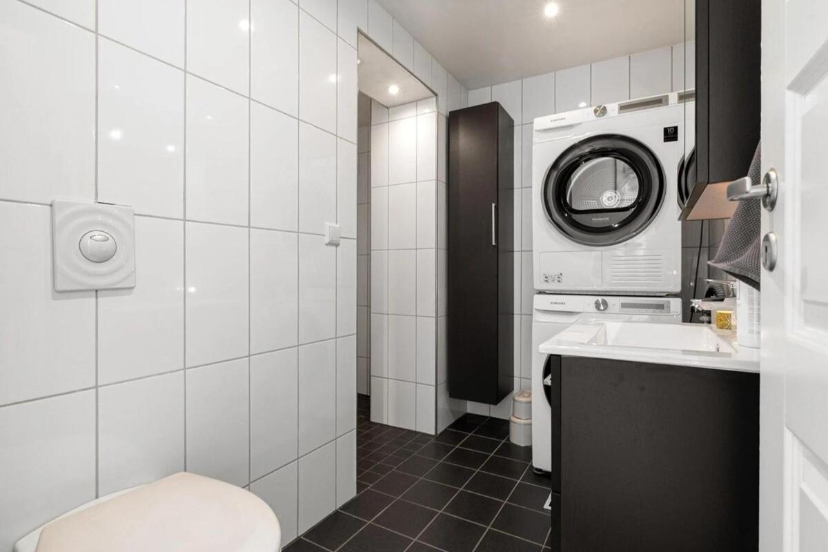 Modern 2 Bedroom In The Heart Of Apartment