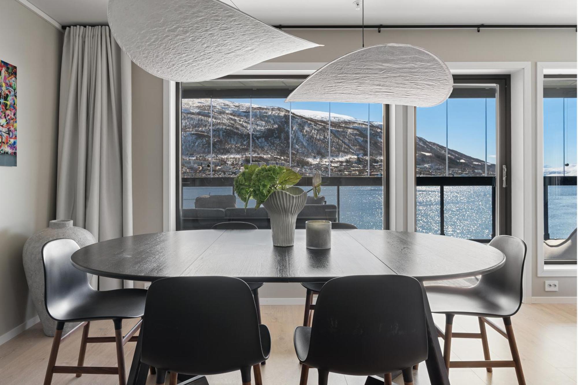 Premium Penthouse Sea & Mountain View Apartment