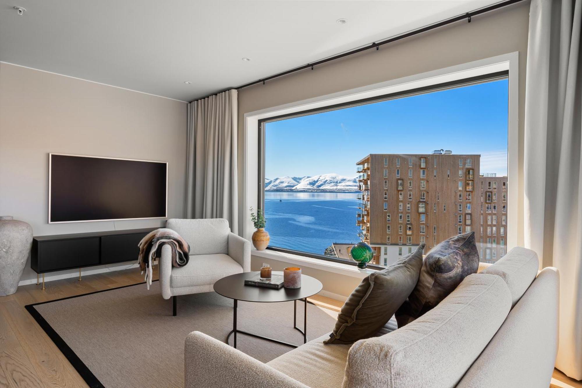 Premium Penthouse Sea & Mountain View Apartment