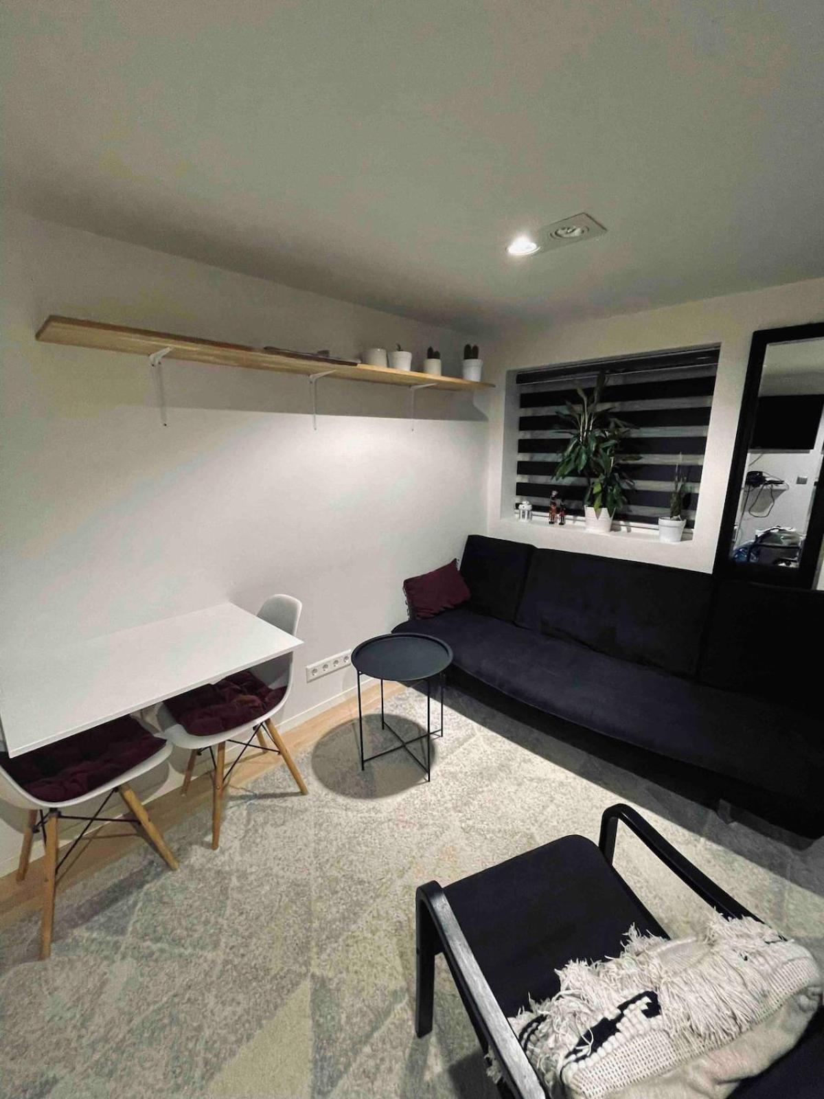 Cozy With 2 Bedrooms *