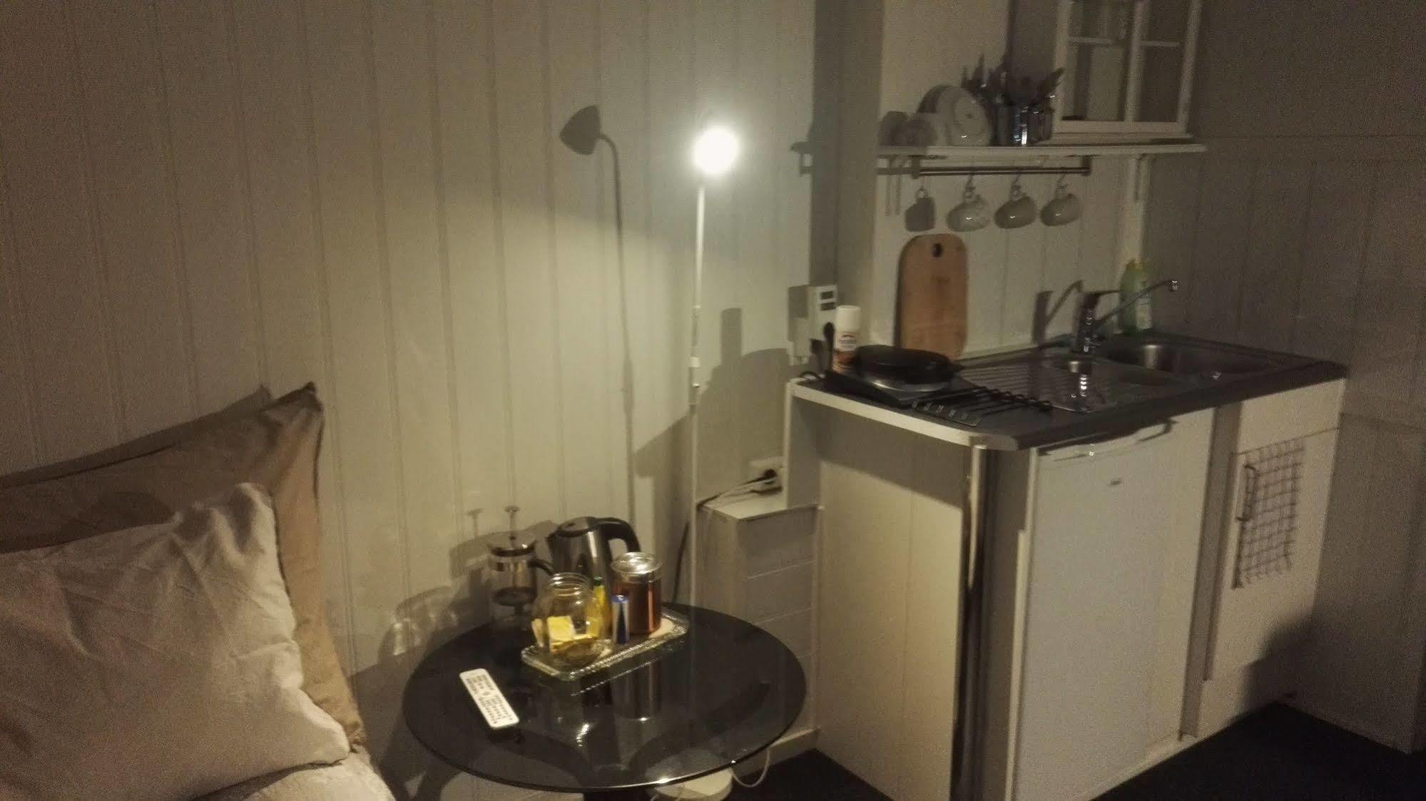 Bed & Waffles, Gjestgiverier 2*