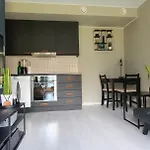 Northern Dreams Apartment With Free Parking