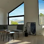 Tromso Central Guest House With Parking