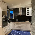 Royal Apartment On The Edge By The Sea