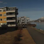 By The Sea. Hybel/Room In South Of Troms Central
