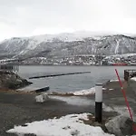 By The Sea. Hybel/Room In South Of Troms Central