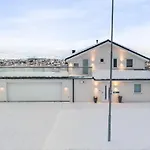 Moderne Sentral Villa Med Fantastisk Utsikt Over Byen