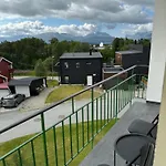 Sentral Liten Leilighet Med Fin Utsikt Og Parkering