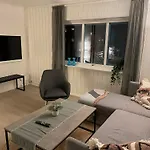 Centrally Located Apartment With 2 Bedrooms And Free Parking