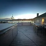 Moderne Sentral Villa Med Fantastisk Utsikt Over Byen