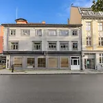 Enter Amalie Apartment Hotel