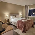 Supercentral City Apartment Eik